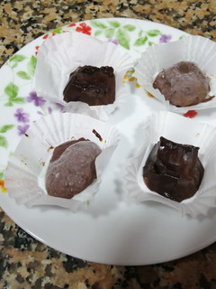 Una foto de Bombones de coco y leche condensada