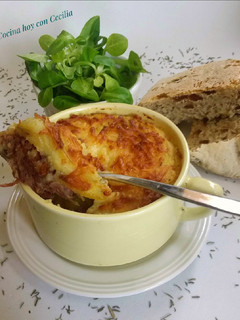 Una foto de Parmentier de canard confit
