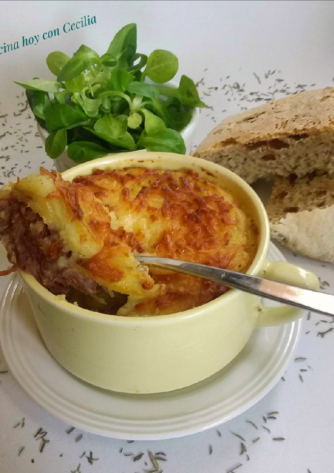 Una foto de Parmentier de canard confit
