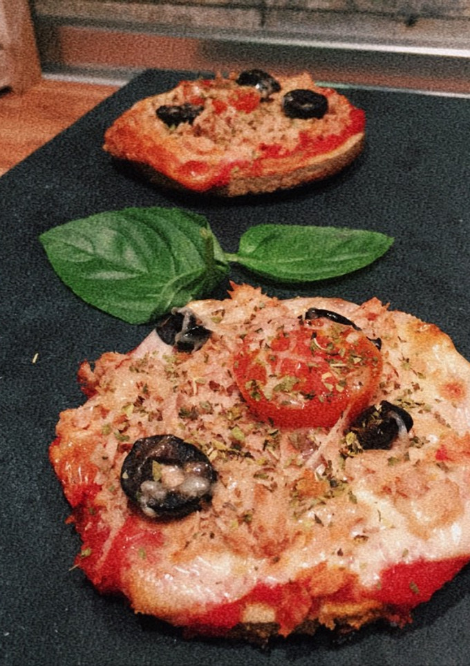 Una foto de Pizza fit de masa de avena