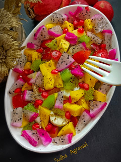ड्रैगन मिक्स फ्रूट सलाद (Dragon mix fruits salad recipe in hindi) रेसिपी मुख्य फोटो