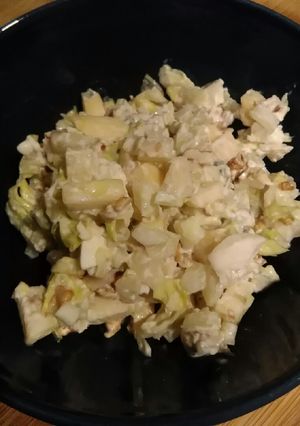 Una foto de Ensalada de manzana y roquefort