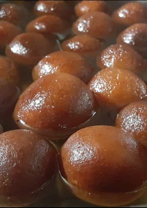A picture of Gulab Jamun.