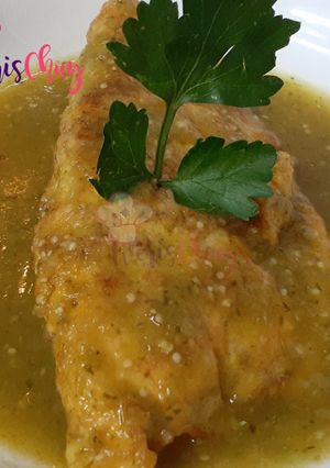 Una foto de Tortitas de longaniza en salsa verde