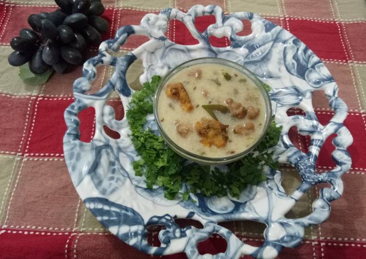 Recipe of Any-night-of-the-week Vrat special kadi pakode