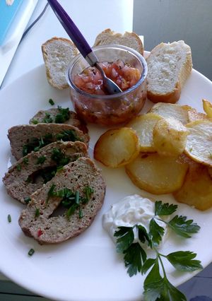 Foto principal de Pastel carne con papitas al horno y tomate aliñado