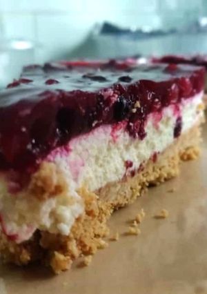 O poză a rețetei Cheesecake cu fructe de pădure.
