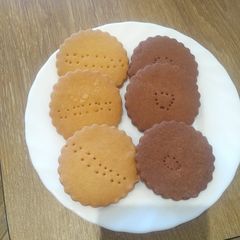 A picture of Vanilla/ Chocolate cookies. #Authormarathon.