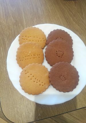 A picture of Vanilla/ Chocolate cookies. #Authormarathon.