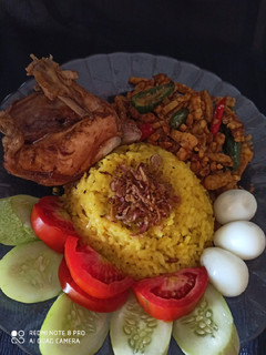 Foto resep Nasi Kuning Magicom dan Oseng Tempe Cabe Ijo