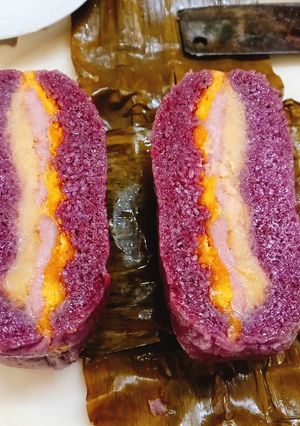 A picture of Bánh tét Wrapped Like Bánh Chưng.