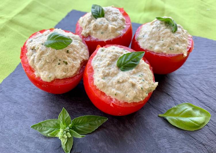 Recetta di Fatto in casa Pomodori Ripieni Freddi con Pesto di Basilico e Senape