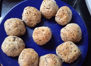 Una foto de Scones de queso y lino de masa integral y avena