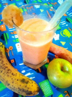 Una foto de Smooth de banana 🍌manzana 🍎y zanahoria 🥕