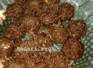 Foto resep Bola bola coklat Nissin Crackers oleole 😁😁