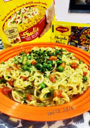 मैगी डबल मसाला देशी नूडल्स (maggi double masala desi noodles recipe in Hindi) रेसिपी मुख्य फोटो