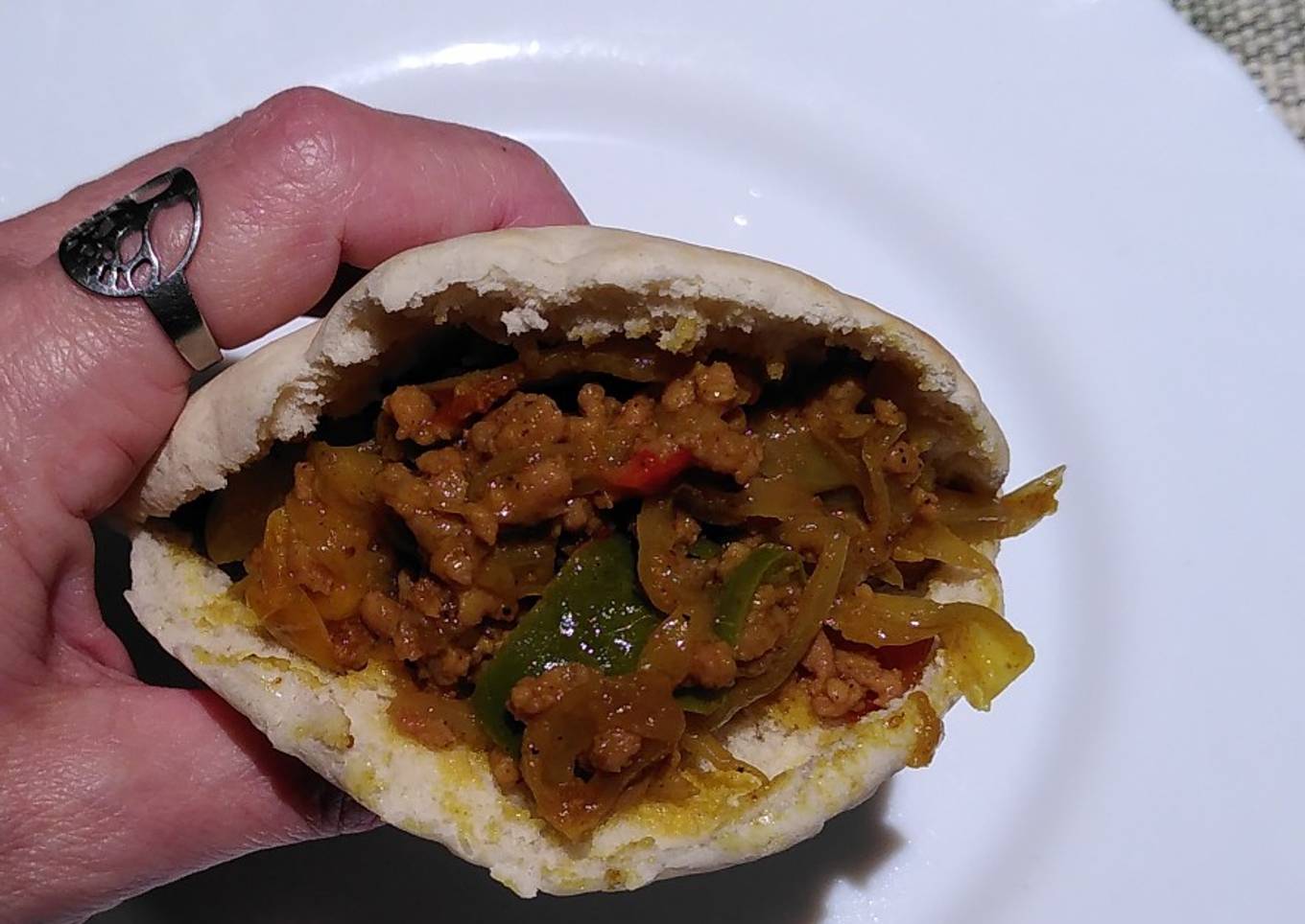 Pita de carne picada con especias árabes