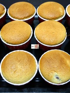 草莓戚風杯子蛋糕 的食譜成品照片