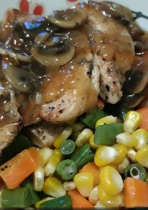 Foto resep Grilled chicken with mushroom sauce and mix vegie