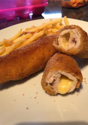 Sajttal töltött rántotthús tekercs recept fotója