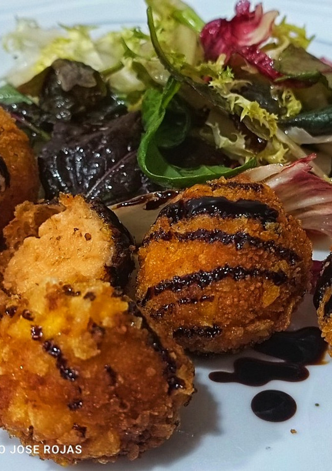 Una foto de Croquetas Ferrero Rocher de gambas sin gambas 😉😉
