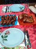 Pata y muslo y alitas al horno con barbacoa rápida