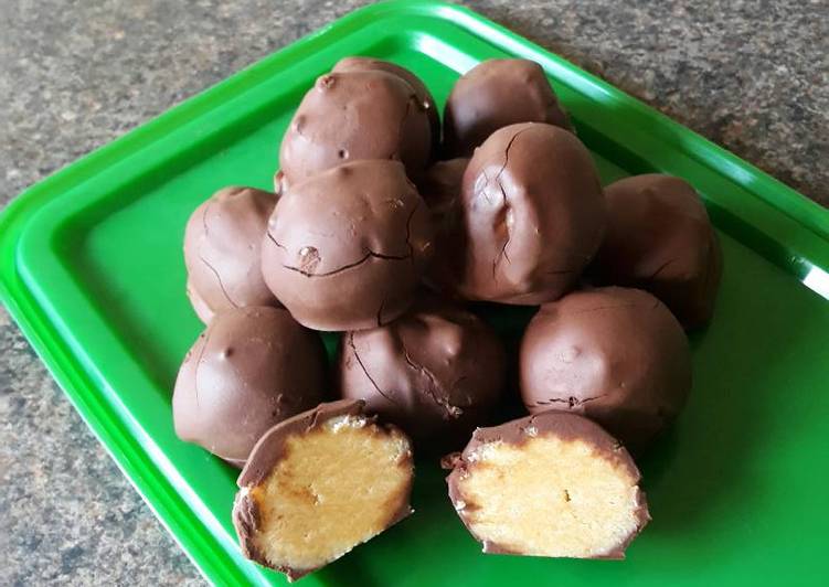 Easiest Way to Prepare Homemade Chocolate peanut butter balls - Gluten free