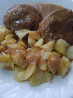 Una foto de Carrilleras de cerdo con patatas