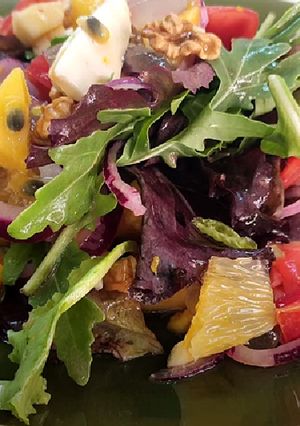 Una foto de Ensalada con aloe vera / sábila