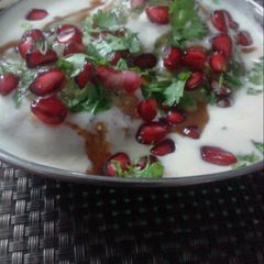 A picture of Dahi bhalla.