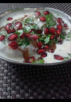 A picture of Dahi bhalla.