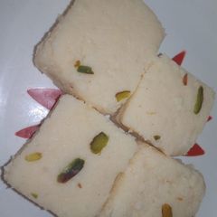 A picture of Khoya Burfi.