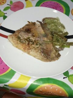 Una foto de Raya al cava con verduras