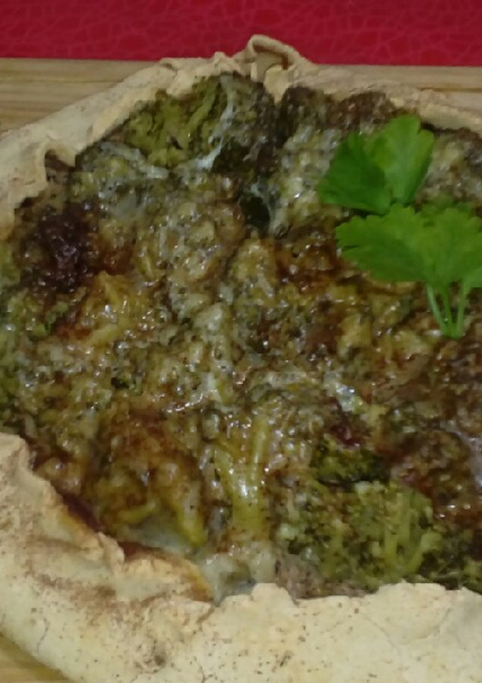 Una foto de Tarta o Galette de Brócolis y Pimiento Verde.💯