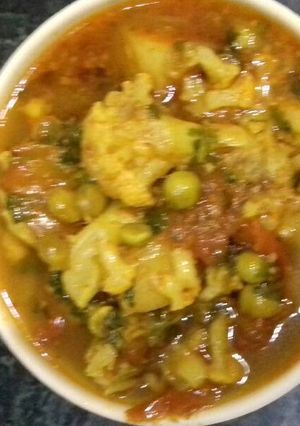 फूलगोभी झोल (Coliflower jhol recipe in hindi) रेसिपी मुख्य फोटो