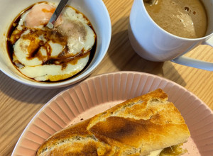 新加坡早餐組合-牛油咖椰麵包、半熟蛋 的食譜成品照片