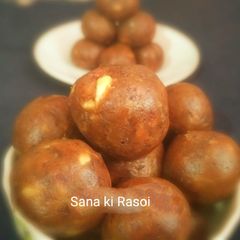 A picture of Dates and Nuts Laddu.