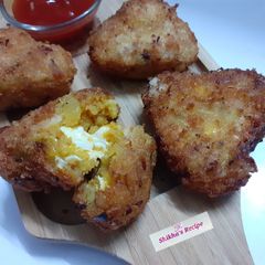 A picture of Potato cheese bombs.