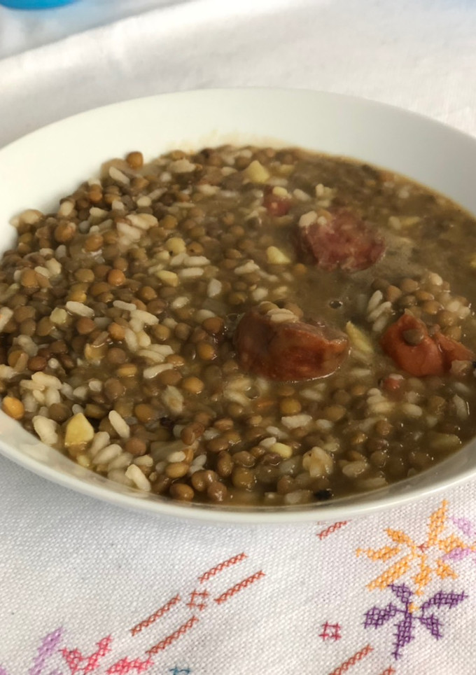Una foto de Lentejas con arroz aprovechamiento total