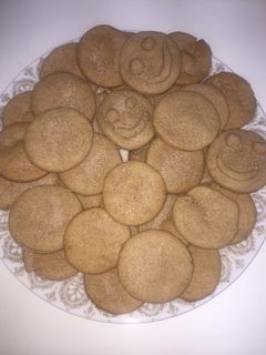 Una foto de Galletas de mantequilla y canela sonrientes