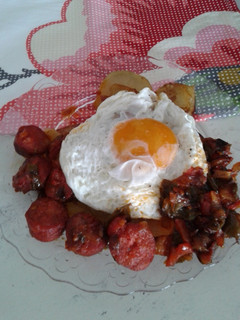 Una foto de Huevos a la riojana