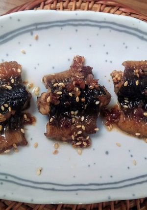 Hình của món Lươn kho nước tương rắc mè cho bé 12m+.