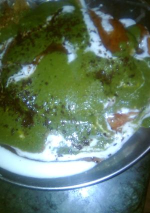 A picture of Aloo tikki chaat.