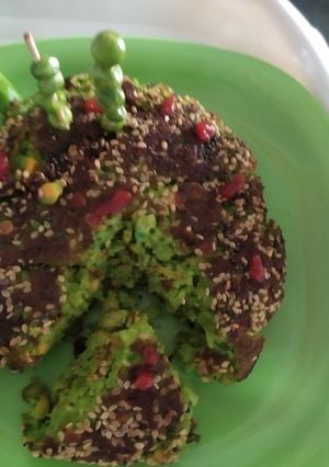 હરિયાલી હાંડવો (Hariyali Handvo Recipe In Gujarati) રેસીપી મુખ્ય ફોટો