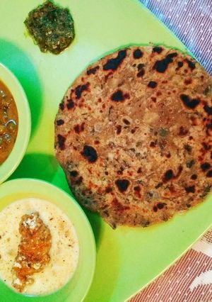 A picture of Methi ke paratha.