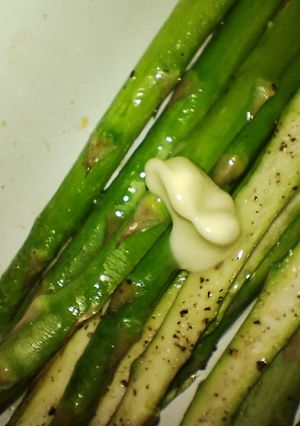 A picture of Simple airfyer asparagus 😋😋.