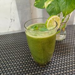 A picture of Spinach Amla juice for glowing skin.