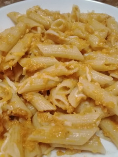 Una foto de Penne rigate con salsa de berenjena