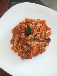 Una foto de Pasta a la puttanesca riquísima