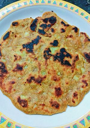 बाजरा आलू मटर का पराठा(Bajra aloo matar ka paratha rrcipe in Hindi) रेसिपी मुख्य फोटो